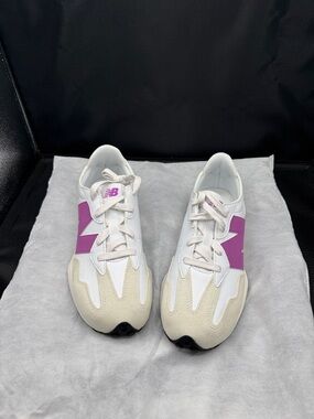 New Balance Women’s White & Purple Retro Casual Sneakers. New youth 5.5 w/o box